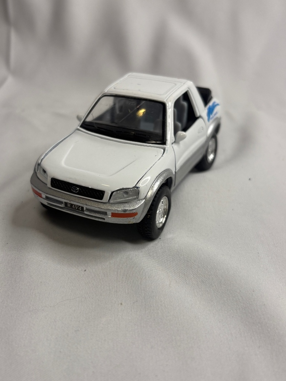 Kinsmart 1/32 Toyota RAV4 Cabriolet Right Hand Drive White w/ Pull Back Action